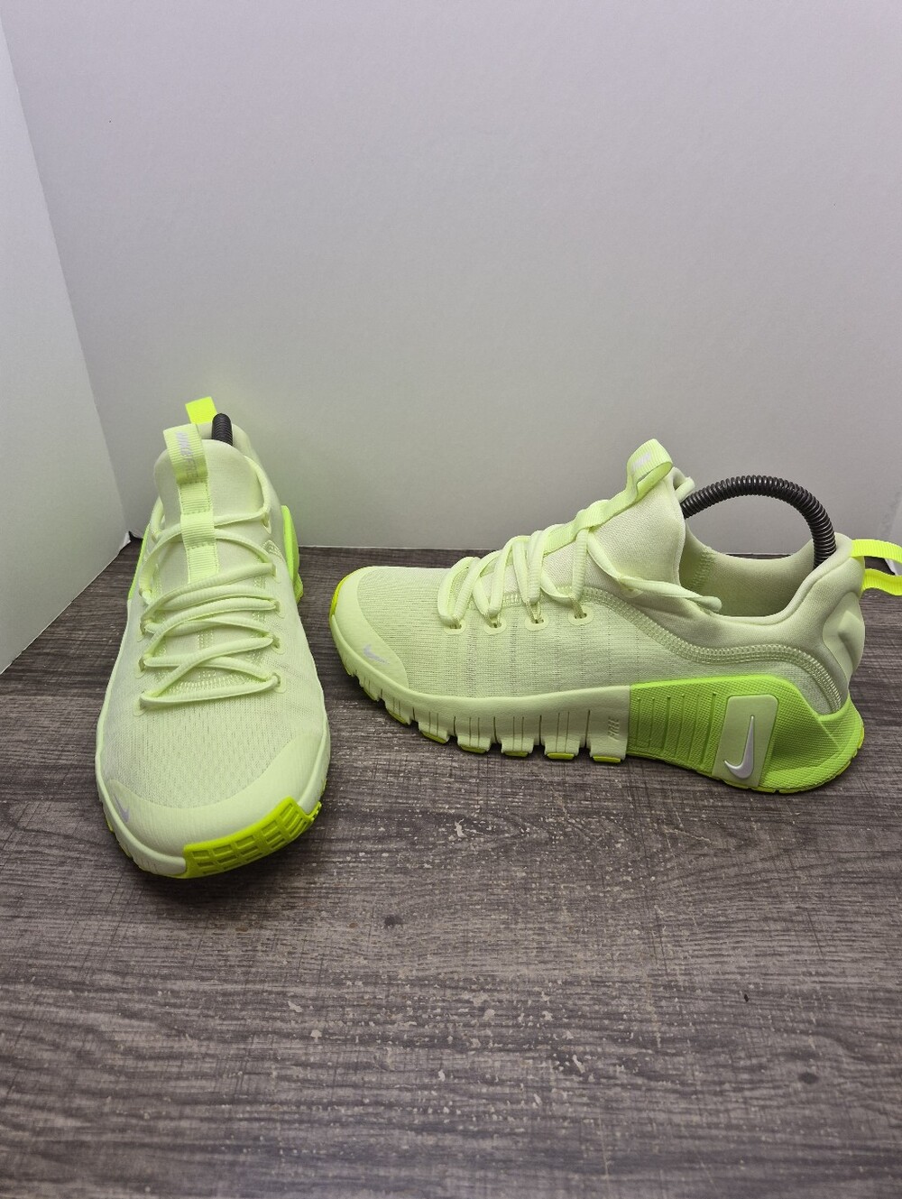 Nike Free Metcon 6 Volt Low Top Green Lace-Up Mesh Athletic Sneaker Women's 8.5